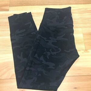 Lululemon wonder trains (old style)